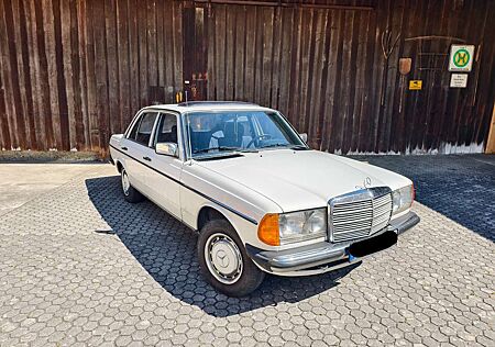 Mercedes-Benz 240 D
