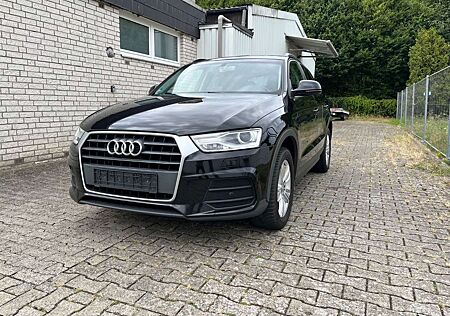 Audi Q3 / 1 Hand/ Scheckheftgepflegt/ Vollleder