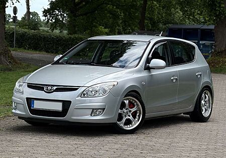 Hyundai i30 1.6 Sport mit TÜV Neu und nur 2 Vorbesitzer