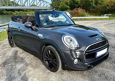 Mini Cooper S Cabrio JCW Ausstattung