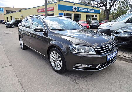 VW Passat Variant Volkswagen Highline BlueMotion/Sthz./Leder