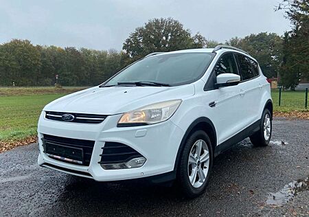 Ford Kuga Titanium 1.6 KeyFree PDC Sitzheizung AHK