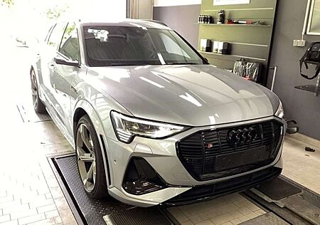 Audi Others etron S quattro NP:124T¤
