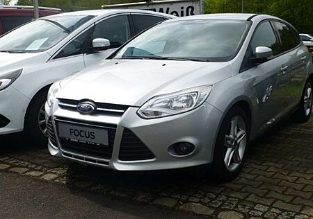 Ford Focus Trend_PDC_115 PS_Metallic_Audio_WintPaket