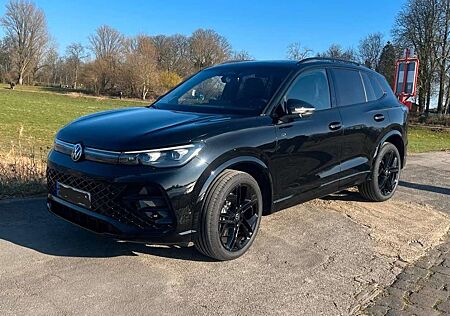 VW Tiguan Volkswagen 2.0 TDI SCR 4MOTION DSG R-Line