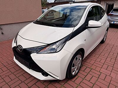 Toyota Aygo AYGO x-play ERST 5600KM+AUT+KLIMA+SITZH