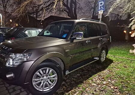 Mitsubishi Pajero 3.2 DI-D Automatik Edition 30