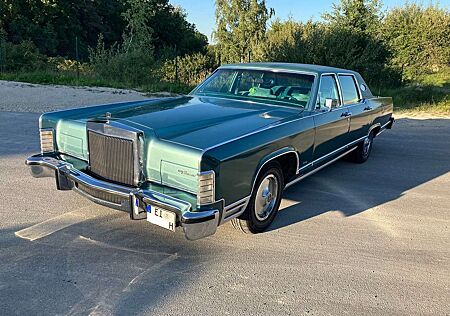 Lincoln Continental Town Car 4dr Limousine