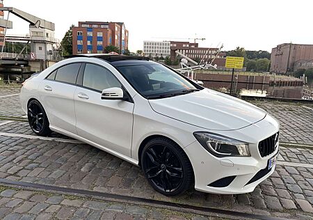 Mercedes-Benz CLA 200 7G-DCT Urban