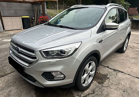 Ford Kuga 2.0 TDCi 4x4 Aut. Titan RFK PDC Sony Pano