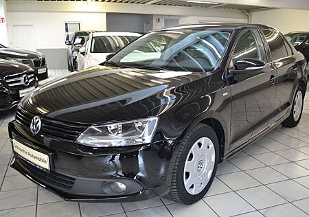 VW Jetta Volkswagen 1.6 TDI Match *Co²-119g*T-LEDER*TEMPOMAT*NAVIGA