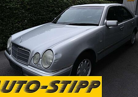 Mercedes-Benz E 230 Elegance TEMPOMAT XENON SCHIEBEDACH AHK