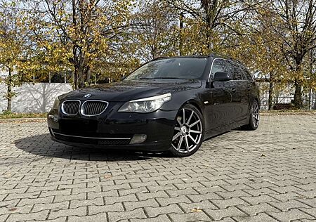 BMW 525i 525 Touring Aut. LCI Panorama,NaviProf,Softclose