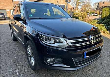 VW Tiguan gebraucht kaufen VW Tiguan Volkswagen Leder Bi-Xenon AHK Pano Sitzheizung Sport