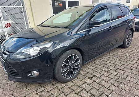 Ford Focus Titanium Klimaautom, Scheckheftgepflegt 2 Hand