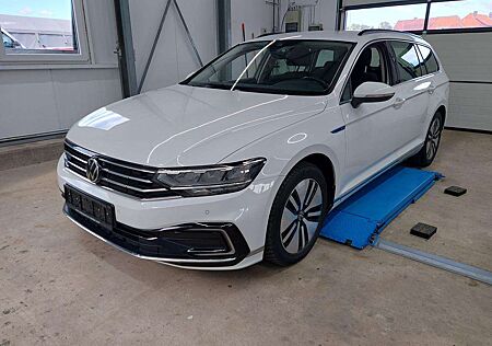VW Passat Variant Volkswagen GTE 1.4 TSI*NAVI*SHZ*AHK*uvm