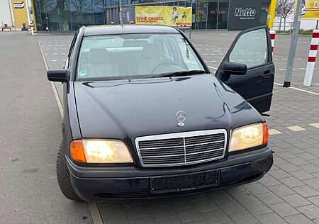 Mercedes-Benz C 180 Classic