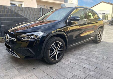 Mercedes-Benz GLA 250 4Matic 8G-DCT EDITION 2022