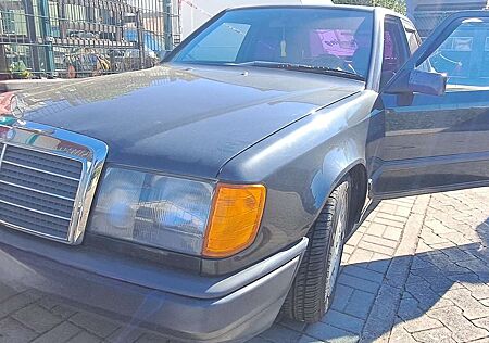 Mercedes-Benz 230 E