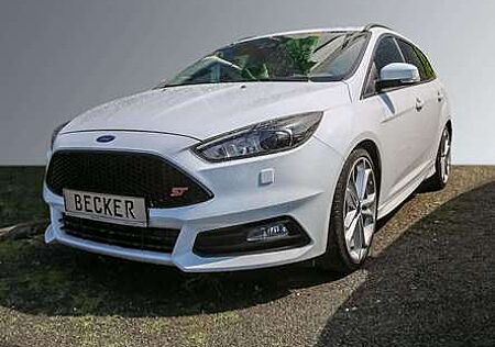 Ford Focus Turnier 2.0 EcoBoost ST mit Leder-Sport-Paket