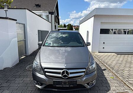 Mercedes-Benz B 200 CDI Sport Paket -PANORAMA-NAVI-AHK-