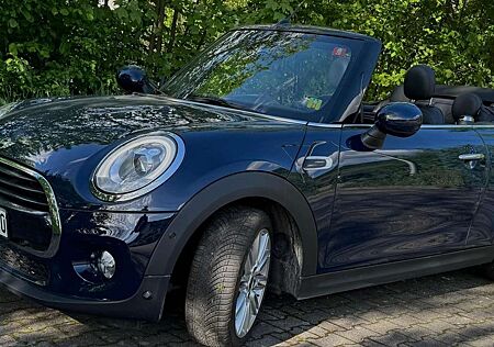 Mini Cooper Cabrio Sondermodell "Yours" in Lapisluxusblau