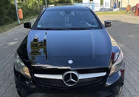 Mercedes-Benz CLA 200 7G-DCT Urban