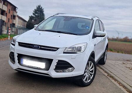 Ford Kuga 2.0 TDCi 4x4 Titan Schalt T.Leder Pano R.Kam
