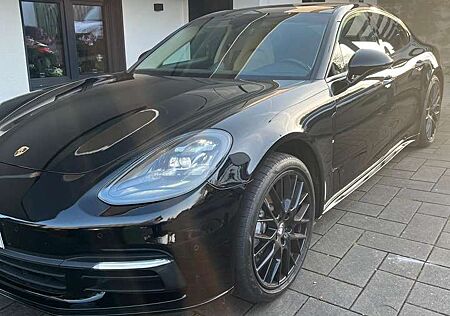 Porsche Panamera 4