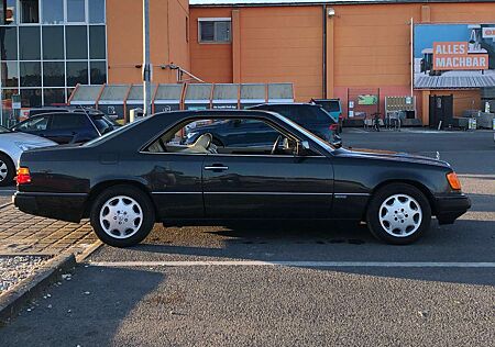 Mercedes-Benz Baureihe 124 CE-Klasse 300 CE-24