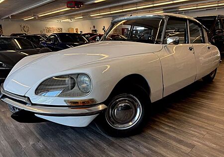 Citroen DS 21  5 Gang  Schönes Fahrzeug Viele Neuteile