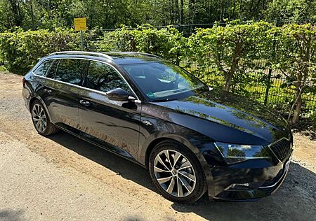 Skoda Superb 2.0 DSG L&K 4x4 ACC-AHK-PANO-LEDER-VRTL