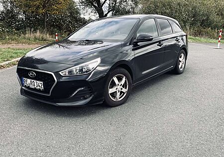 Hyundai i30 gebraucht kaufen Hyundai i30 Kombi 1.6 CRDI