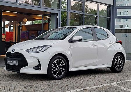Toyota Yaris Hybrid 1.5 VVT-i Club Comfort Paket / Navi