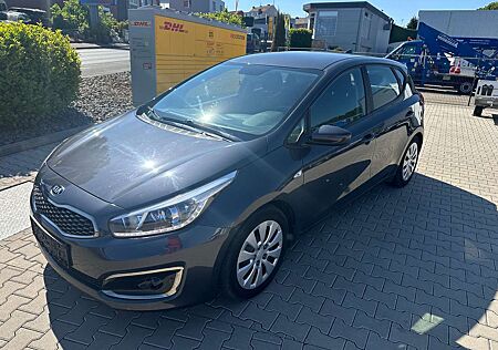 Kia Cee'd Ceed / 1.6 CRDi 110 Spirit Navi Kamera
