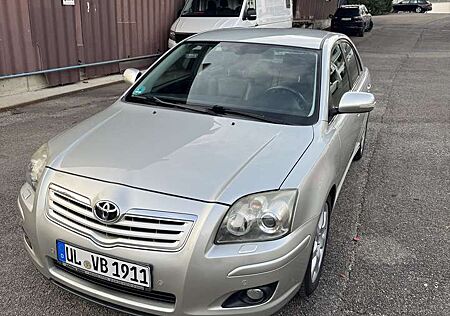 Toyota Avensis Fließheck 2.4 VVT-i Executive
