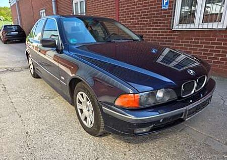 BMW 523i 523