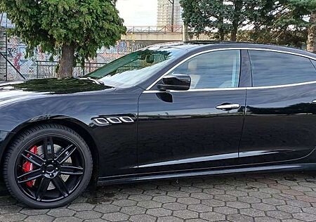 Maserati Quattroporte GTS Automatik*Ferrari-Motor*21Zoll