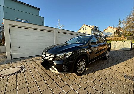 Mercedes-Benz GLA 180 Peak Edition, neuer TÜV,Einparkhilfe, Tempomat
