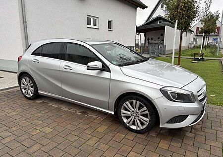 Mercedes-Benz A 180 (BlueEFFICIENCY) Style