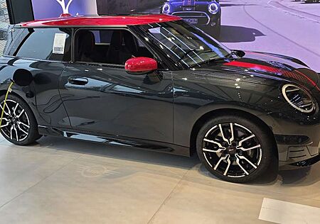 Mini Cooper SE John Works Trim