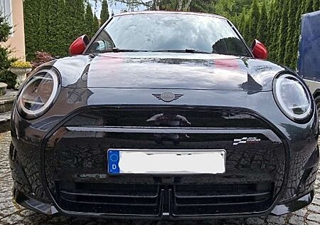 Mini Cooper SE John Works Trim