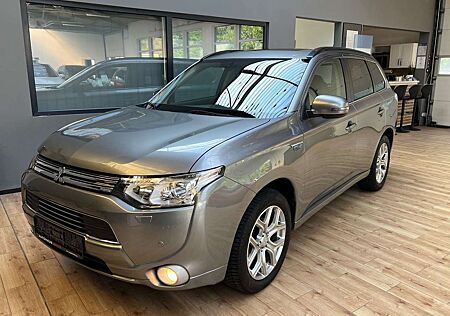 Mitsubishi Outlander PHEV Basis 4WD/Leder/Schiebedach/Kamer