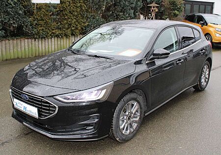 Ford Focus Titanium/Park-Ass./Winter-Paket/LED-Licht 5-t.