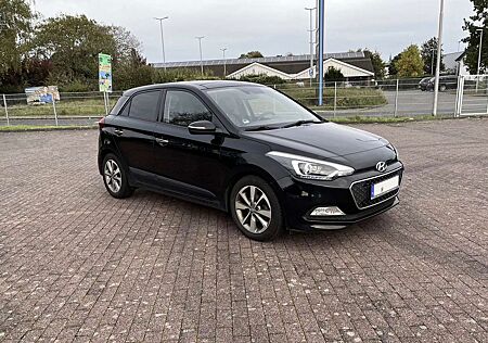 Hyundai i20 1.4 Style Vollausstattung Leder Panoramadach