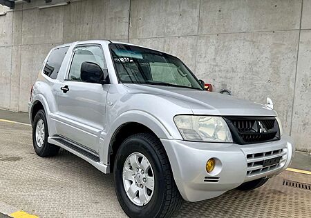 Mitsubishi Pajero 3.0 V6 Montero das JP orig. RHD volle History Mwst