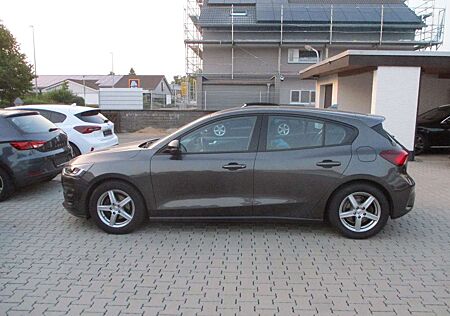 Ford Focus 1,5 NAVI KAMER LED SPURH TOT ACC SITZH PDC