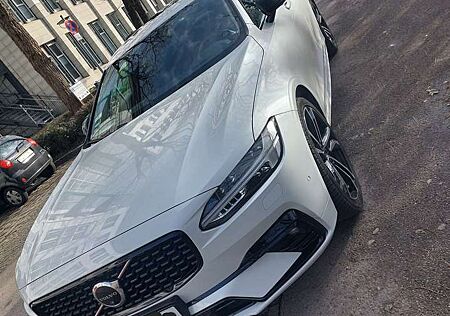 Volvo S90 B5 D AWD Ultimate Dark (Mietwagen-Paket)