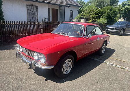 Alfa Romeo GT 2000 Bertone