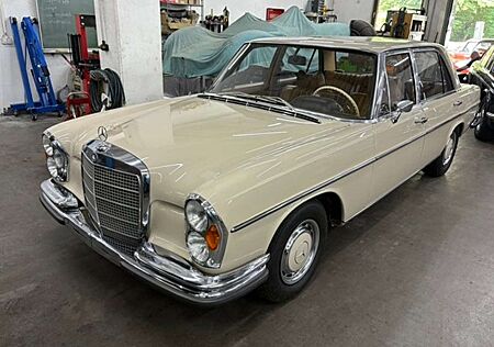 Mercedes-Benz 300 SEL 3.5